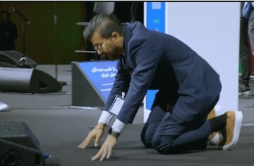 A man bows before Reza Pahlavi (son of the deposed Shah) at a July gathering in Munich, a gesture that drew criticism and ridicule even from some within the Iranian opposition