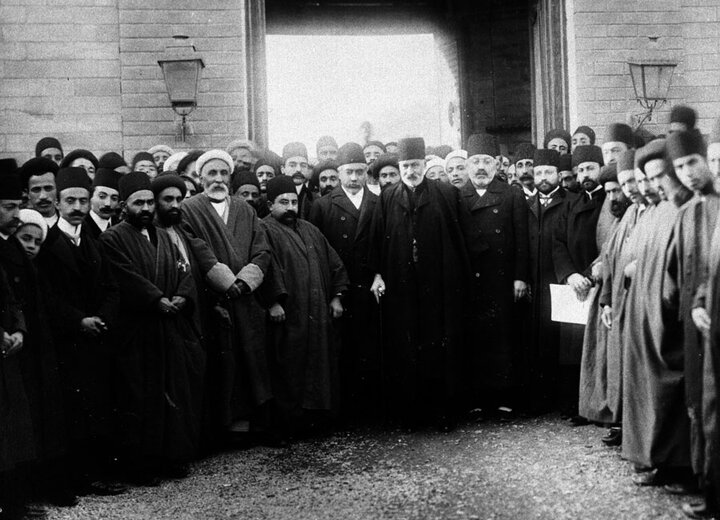 ثمره انقلاب مشروطه این بود که باید قدرت به نام قانون محدود شود ثمره انقلاب مشروطه این بود که باید قدرت به نام قانون محدود شود
