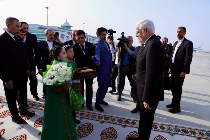 عارف وارد فرودگاه ترکمن باشی شد