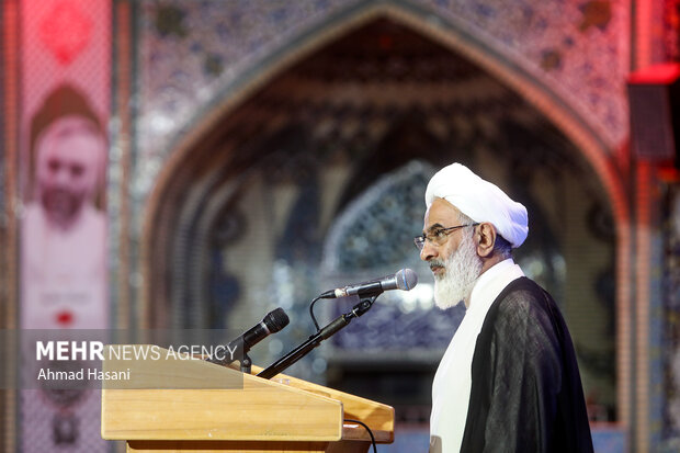 ولایتمداری و مبارزه با دشمنان دین خدا از ویژگیهای مکتب تشیع است ولایتمداری و مبارزه با دشمنان دین خدا از ویژگیهای مکتب تشیع است