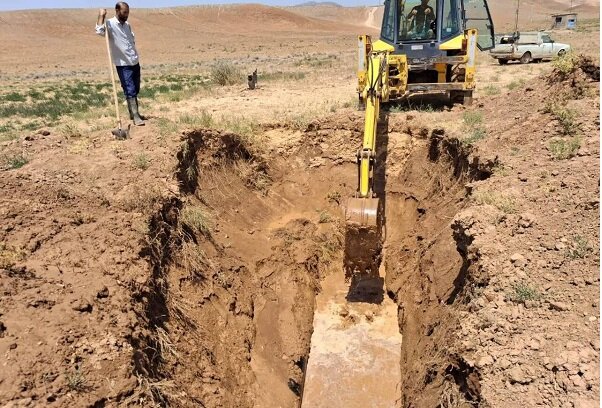 ترمیم شکستگی لوله آب ۱۲ روستا در بام و صفی آباد