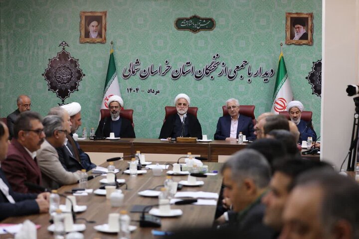 نشست رئیس قوه قضائیه با نخبگان و فعالین اقتصادی خراسان شمالی