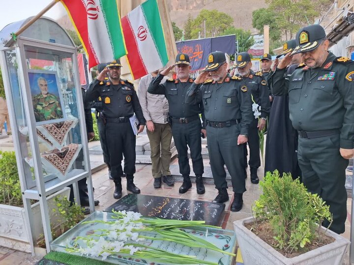 تجدید میثاق جانشین فرماندهی انتظامی کشور با آرمانهای شهید سلیمانی