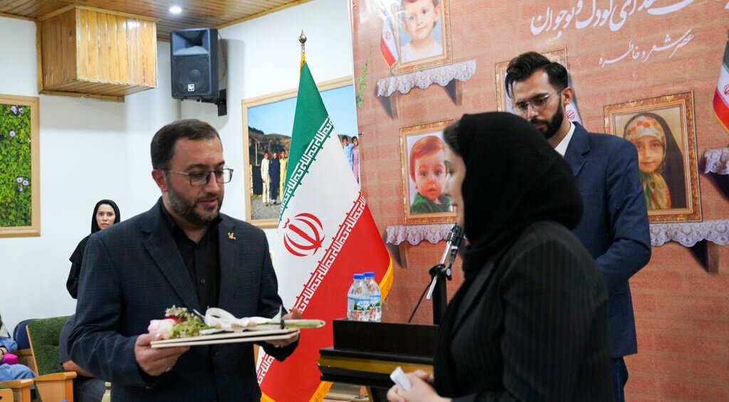 قلم شاعران، صدای شهدای کودک و نوجوان است 3