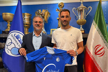 Ex-Real Madrid keeper Antonio Adan joins Esteghlal