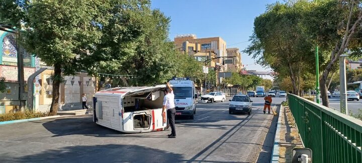 واژگونی آمبولانس در اصفهان؛ حال مصدومان خوب است