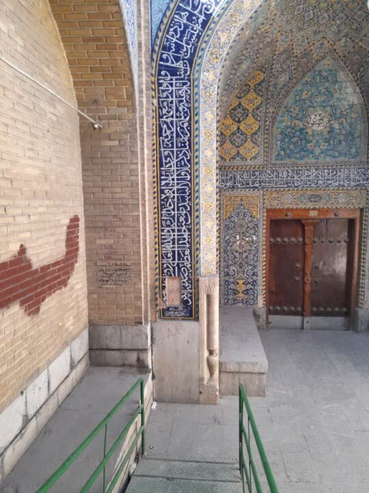 مرمت دلیل برداشتن کاشی‌های مسجد رحیم‌خان بود؛ هیچ سرقتی رخ نداده است