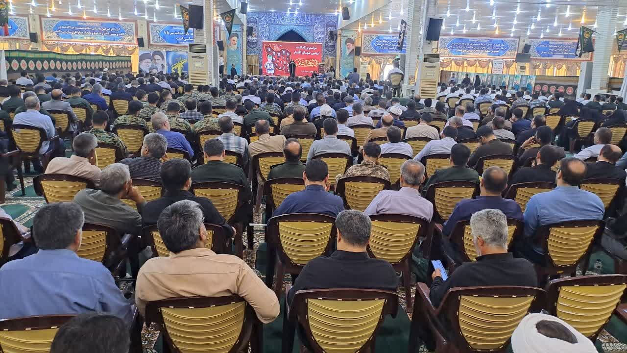 جامعه ما باید همواره آماده دفاع از عزت و تمامیت ارضی کشور باشد