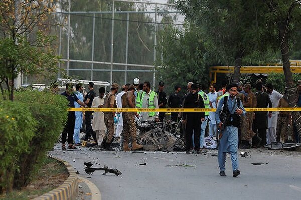 2 killed, 14 injured in attack on police vehicle in Pakistan