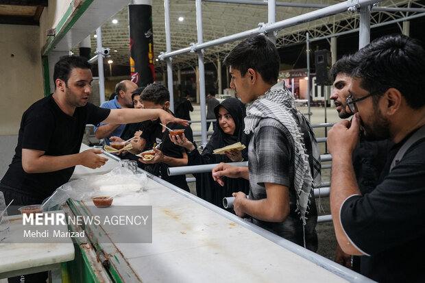 بازدید رئیس ستاد اجرایی فرمان امام از روند خدمت‌رسانی در مرز مهران 33