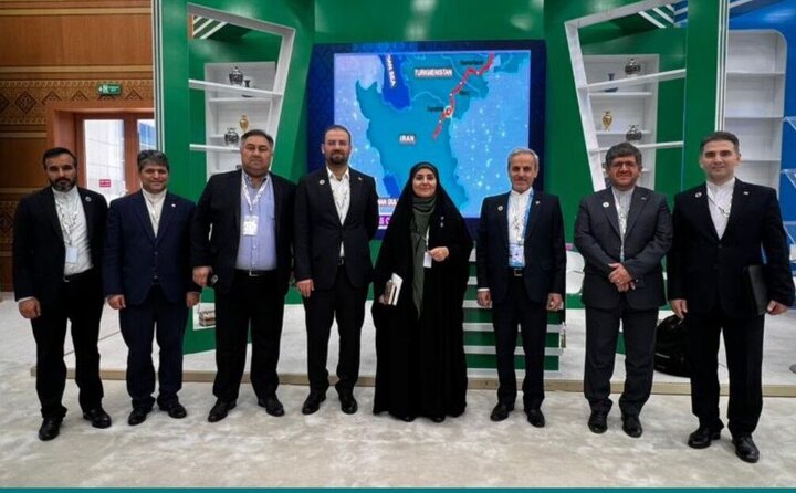 بازدید وزیر راه از غرفه ایران در اجلاس کشورهای محصور در خشکی