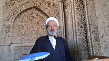 خطیب جمعه اردستان: خبرنگاران زبان گویای جامعه هستند
