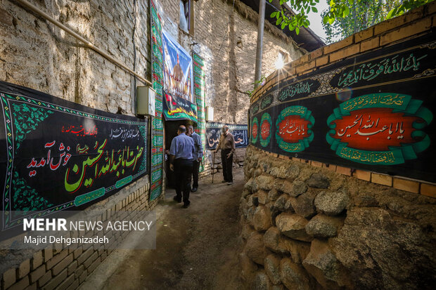 روضه‌خوانی سنتی با عطر گلاب ناب در یزد