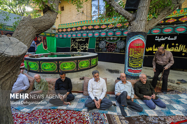 روضه‌خوانی سنتی با عطر گلاب ناب در یزد