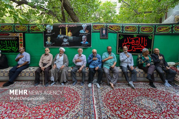 روضه‌خوانی سنتی با عطر گلاب ناب در یزد