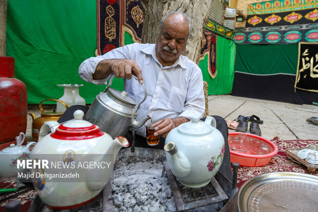 روضه‌خوانی سنتی با عطر گلاب ناب در یزد