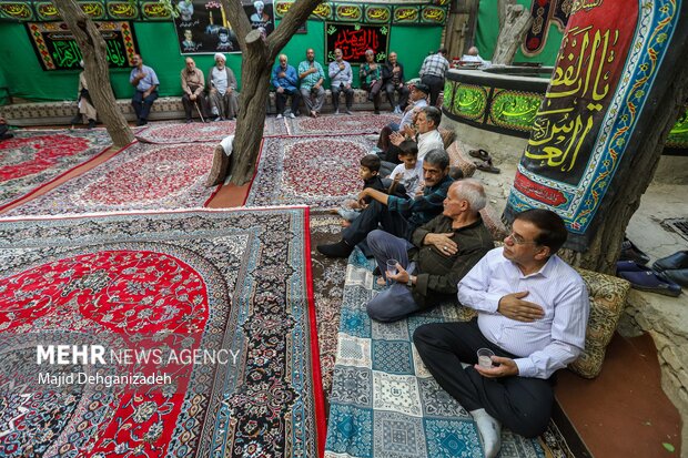 روضه‌خوانی سنتی با عطر گلاب ناب در یزد