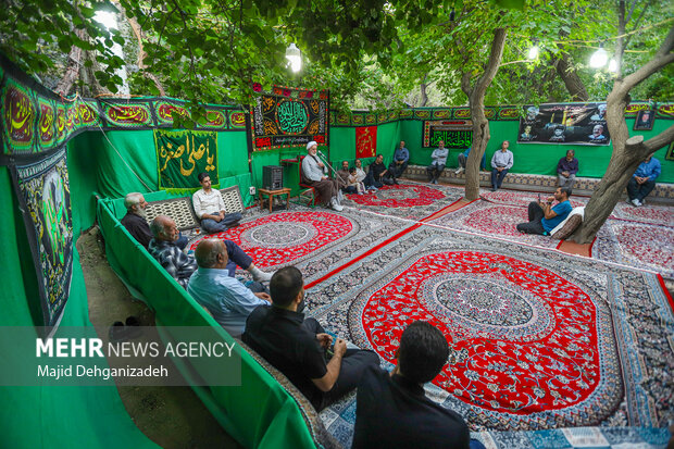 روضه‌خوانی سنتی با عطر گلاب ناب در یزد