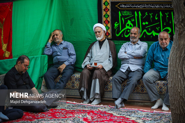 روضه‌خوانی سنتی با عطر گلاب ناب در یزد
