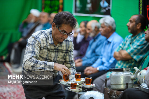 روضه‌خوانی سنتی با عطر گلاب ناب در یزد
