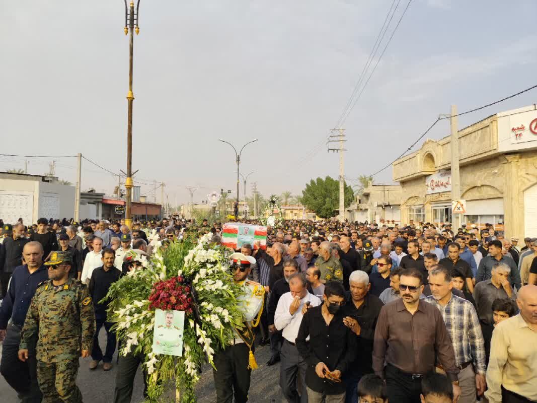 پیکر شهید «حسین احمدی» در دشتستان خاکسپاری شد