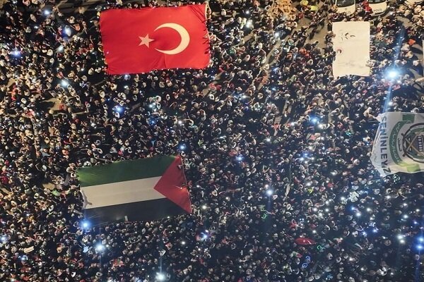 İstanbul’da "Gazze’ye Umut Işığı Ol" yürüyüşü (Video)