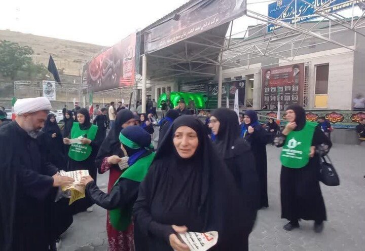 استقبال و پذیرایی از زائران گرجستانی اربعین در حسینیه بازرگان