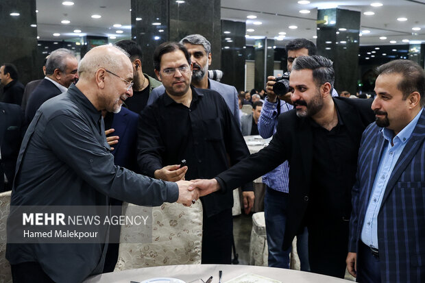 دورهمی صمیمانه خبرنگاران پارلمانی با حضور رئیس مجلس