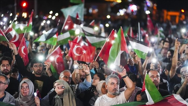 راهپیمایی ۱۰۰ هزار نفری حمایت از غزه در استانبول