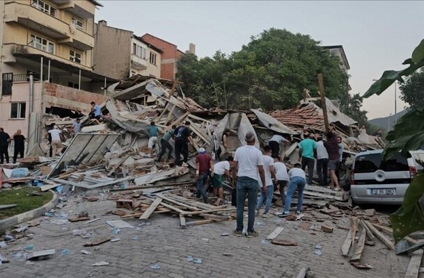 Balıkesir'de şiddetli deprem! İstanbul'da da hissedildi
