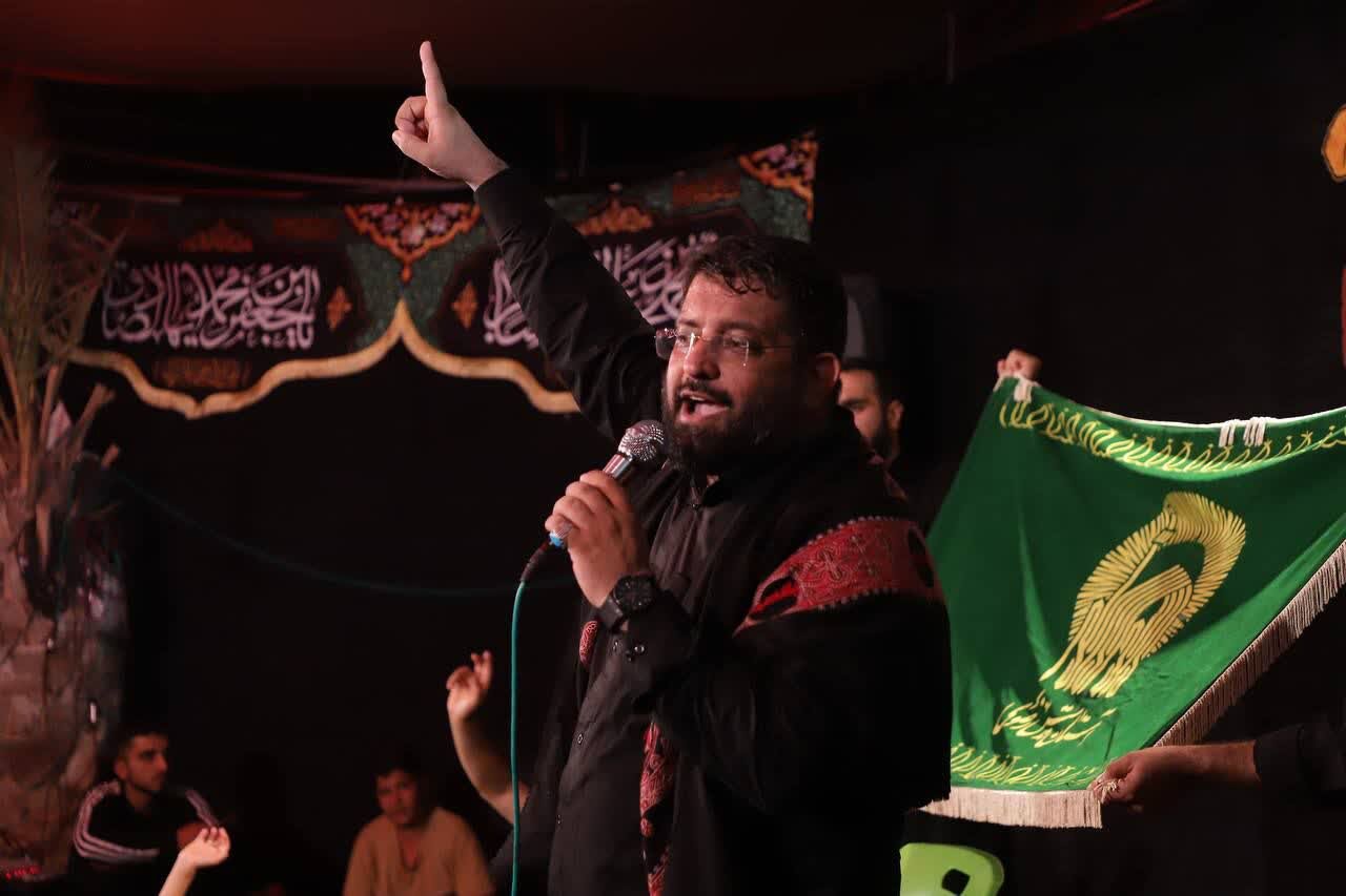 عزاداری زائران در بزرگ‌ترین خیمه قرآنی اربعین