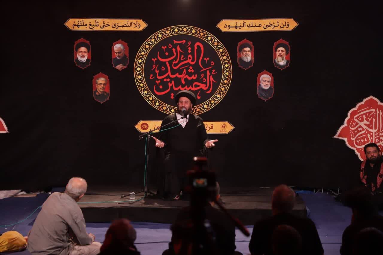 عزاداری زائران در بزرگ‌ترین خیمه قرآنی اربعین