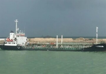 Fars Körfezi’nde kaçak yakıt taşıyan tanker durduruldu