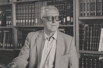 از تحصیل در حوزه علمیه تا دکتری در آلمان؛ ادیبی که روس‌ها تبعیدش کردند