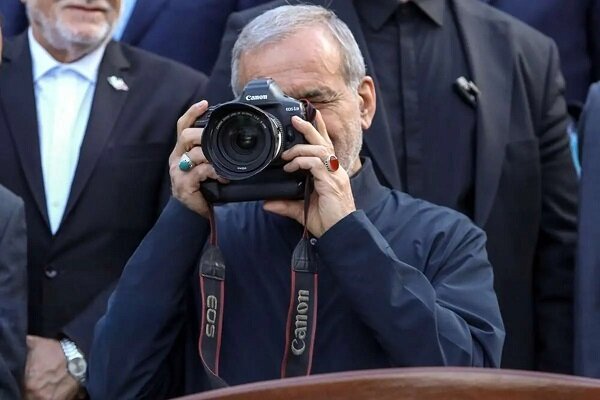 Cumhurbaşkanı Pezeşkiyan gazeteci olunca! Cumhurbaşkanı Pezeşkiyan gazeteci olunca!