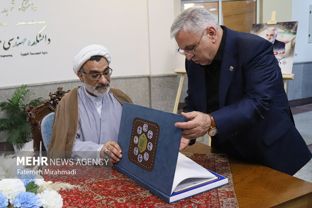 آیین امضای دفتر یادبود شهدای هسته ای در دانشگاه شهید بهشتی
