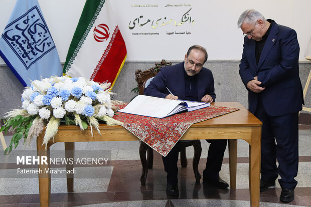 امضای دفتر یادبود شهدای هسته‌ای؛ راه دانشمندان شهید ادامه دارد