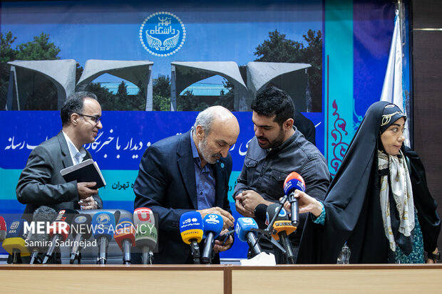 نخستین کنفرانس مطبوعاتی رئیس دانشگاه تهران