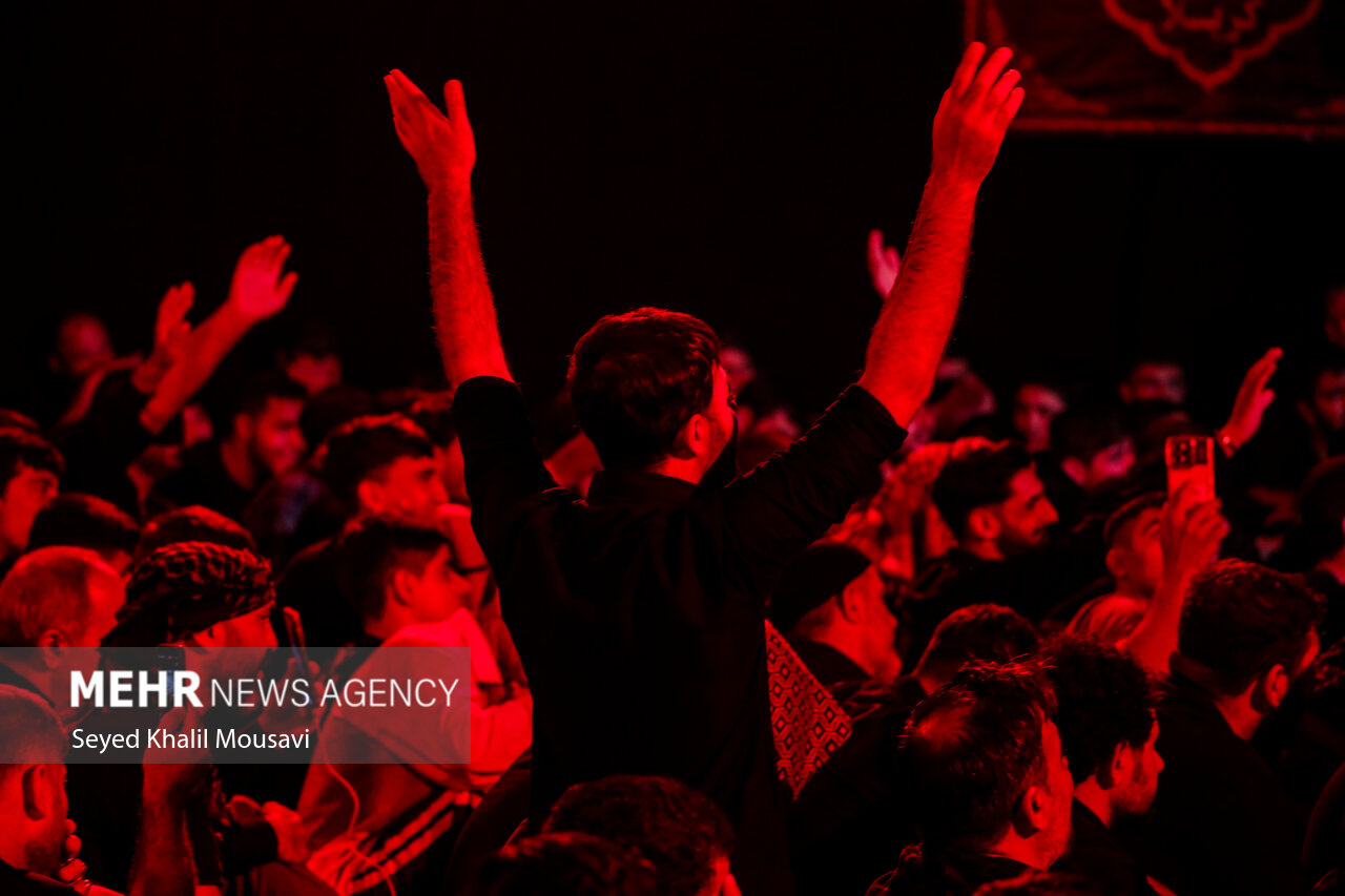 مراسم عزاداری شب اربعین موکب محسنین گیلان مستقر در کربلا مراسم عزاداری شب اربعین موکب محسنین گیلان مستقر در کربلا