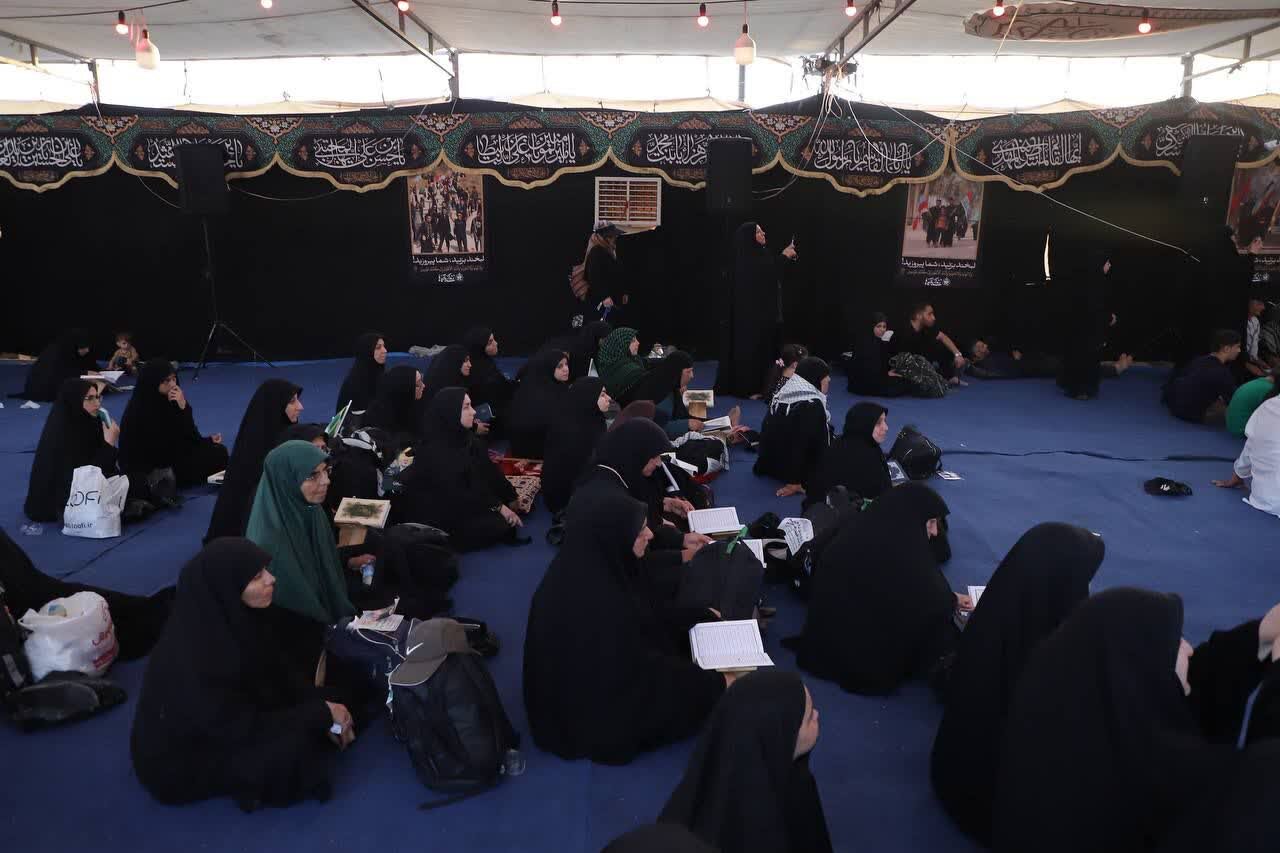 استقبال گسترده زائران اربعین از پویش قرائت سوره فتح در موکب مردمی قرآن