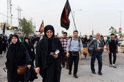 پیمودن مسیر عاشقی نجف تا کربلا در گرمای ۶۰ درجه عراق