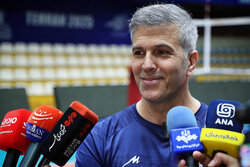 مومنی مقدم:لیگ والیبال رامی‌توانستند به تعویق نیندازند/تیم جوانی داریم