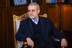 لاریجانی: دەکرێ پەیوەندی لەگەڵ سووریا ببەستین