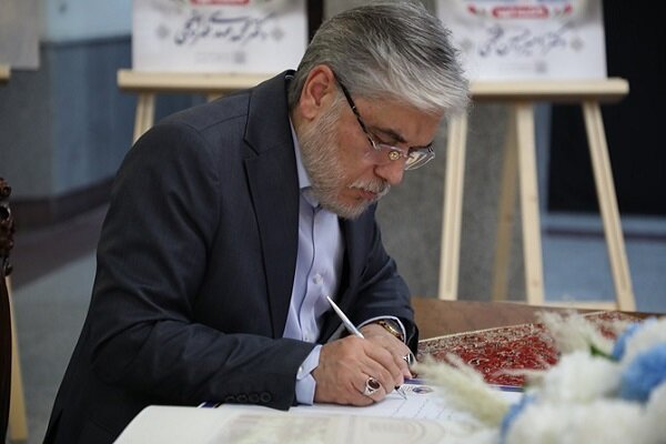 تاکید وزیر علوم بر تداوم جهاد علمی و حفظ دستاوردهای دانشمندان شهید