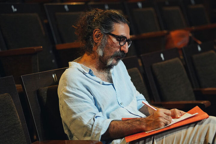 «رختکن بازندهها» در «نیمه تاریک ماه» قرار گرفت