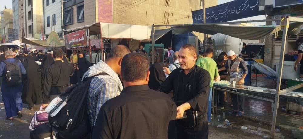 خدمت‌رسانی موکب گناوه به زائران اربعین در کربلا