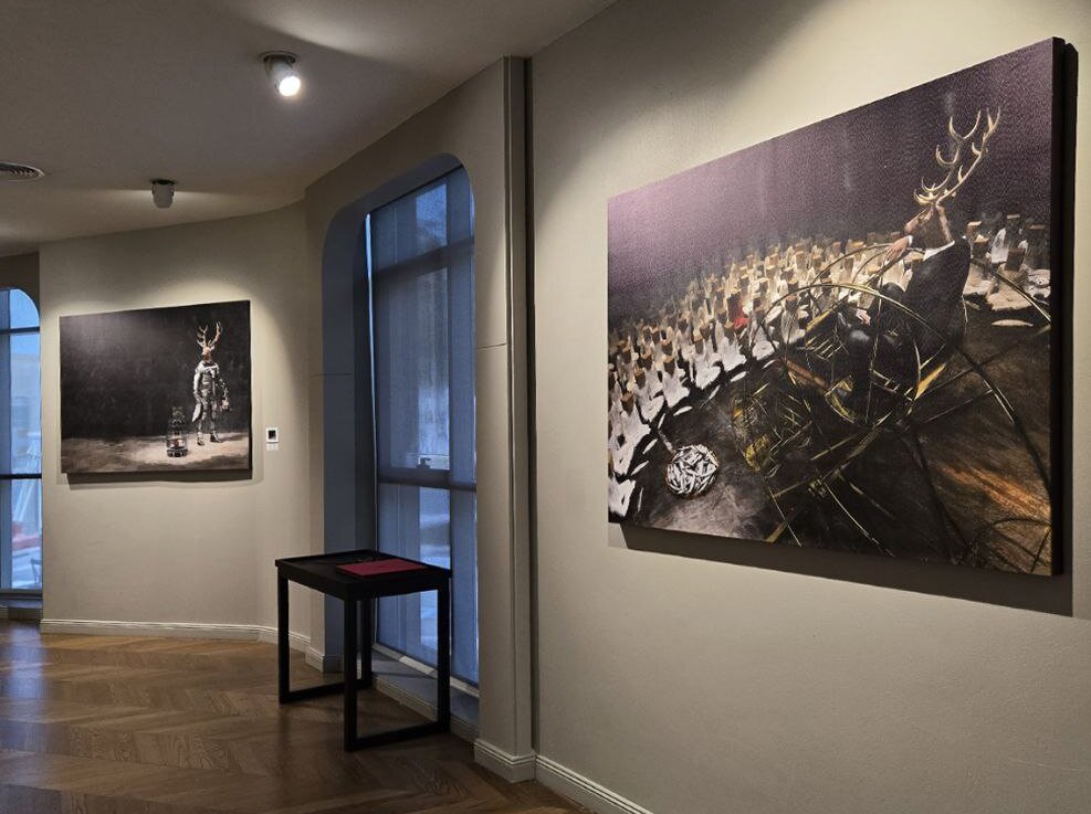 وقتی با نزدیک شدن به یک اثر میتوانید وارد جهان نقاشی شوید وقتی با نزدیک شدن به یک اثر میتوانید وارد جهان نقاشی شوید