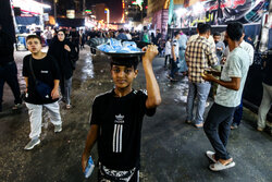 خادمین در خدمت زائرین اربعین