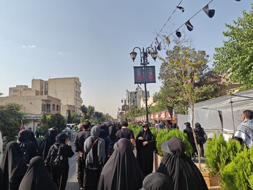 Tahran'daki Erbain yürüyüşünde ikram çadırları hizmet sunuyor