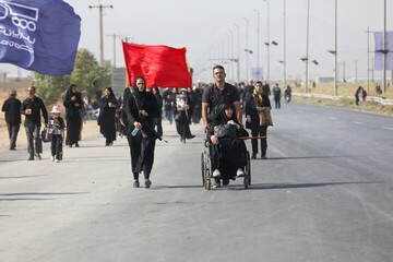 أهالي أراك يحيون ذكرى أربعين الإمام الحسين(ع) في مسيرة تمتد لـ١٢ كيلومترًا